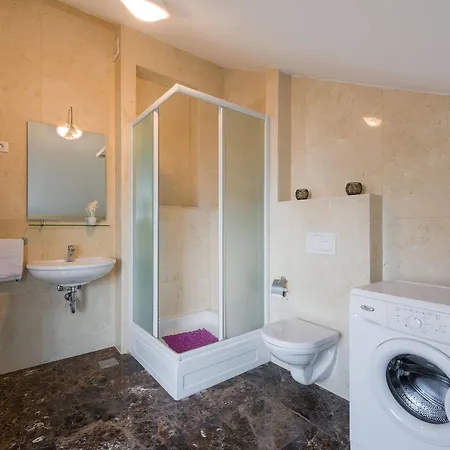 Salena Apartment *