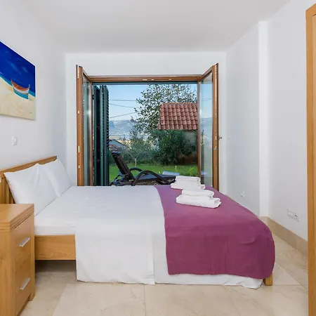 Salena Apartment *