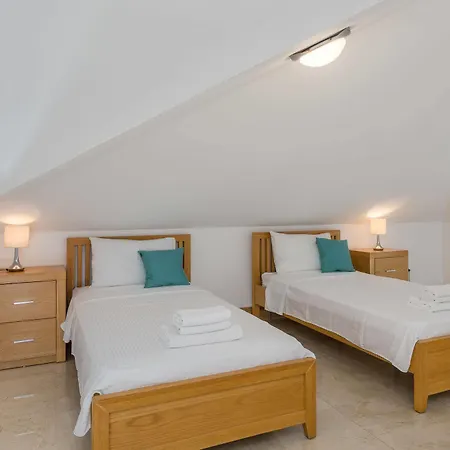 Salena Apartment *